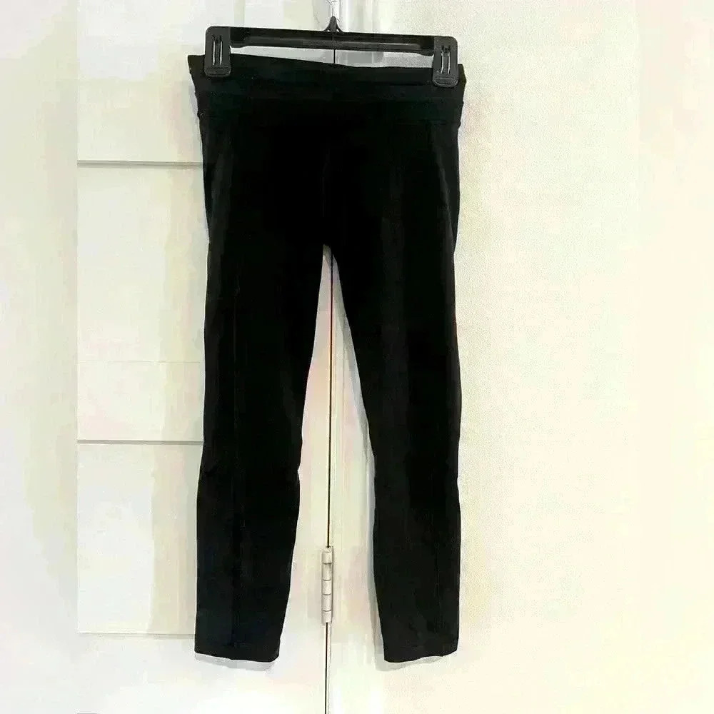 Lululemon Athletica Black Cropped Leggings Capris Size 4 EUC